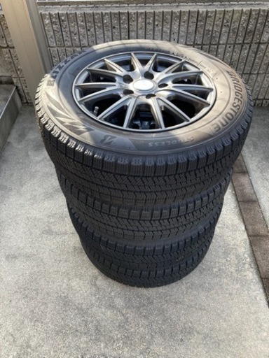 ほぼ新品　スタッドレスタイヤ　ブリザックVRX2  195/65R15