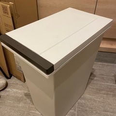 ゴミ箱x 2の画像