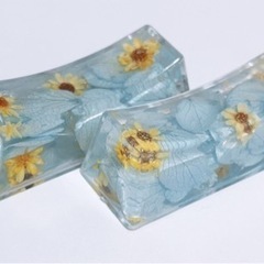 【新品】白いお花の箸置き＋向日葵の箸置きの画像