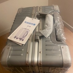 【本日取りに来れる方限定】新品キャリーケース　※ボディはアルミではありません。の画像