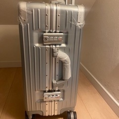 【本日取りに来れる方限定】新品キャリーケース　※ボディはアルミではありません。の画像