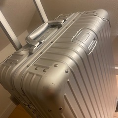 【本日取りに来れる方優先】キャリーケース　傷有り　アルミボディの画像