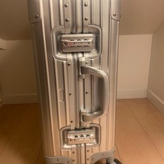 【本日取りに来れる方優先】キャリーケース　傷有り　アルミボディの画像