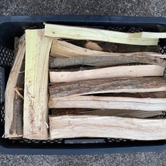 乾燥広葉樹ミックス小割り薪1カゴ 1000円 の画像