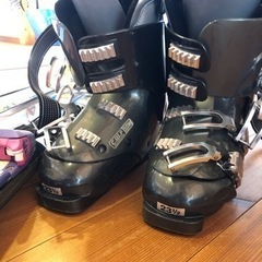 スキー板×2 、ブーツ(23.5)、ストック×3の画像
