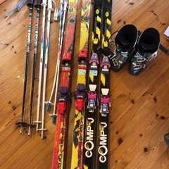 スキー板×2 、ブーツ(23.5)、ストック×3