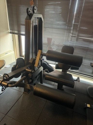 トレーニングマシン　レッグカール/レッグエクステンションマシン