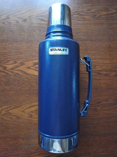 【STANLEY】スタンレー 真空断熱ボトル1.9L 旧ロゴ クラシック ネイビー