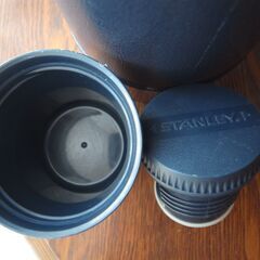 【STANLEY】スタンレー 真空断熱ボトル1.9L 旧ロゴ クラシック ネイビーの画像