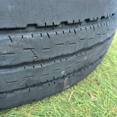 【無料】古タイヤ2本　2トントラックについていた物の画像
