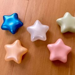 ベビーサークルとカラーボールの画像