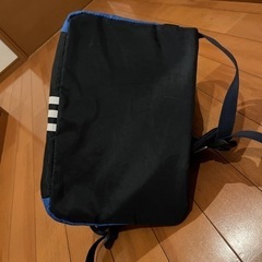 新品未使用adidasリュック・3箇所に入るの画像