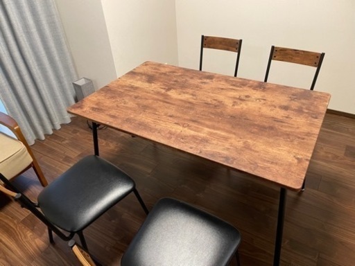 椅子とテーブル