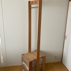 洋服ラックと下２段収納付きの画像