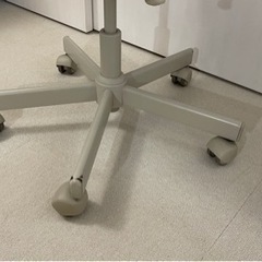 IKEA ALEFJÄLL オフィスチェア ベージュ 椅子の画像