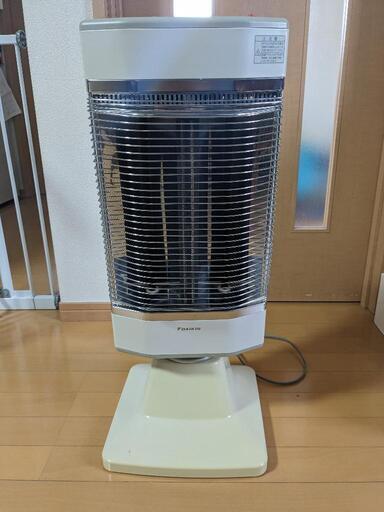 【値引中】ダイキン　遠赤外線暖房機　電気ヒーター　首振り機能あり