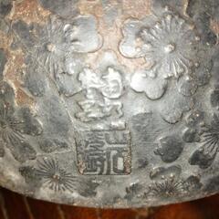 南部鉄器　岩鋳の鉄瓶の画像