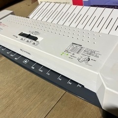 0113あ　ラミネーター　アイリスオーヤマ　通電OK