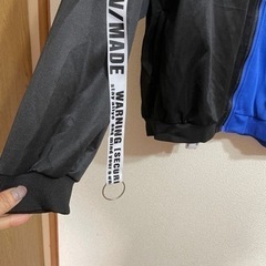 カッコイイ薄手のジャンパの画像