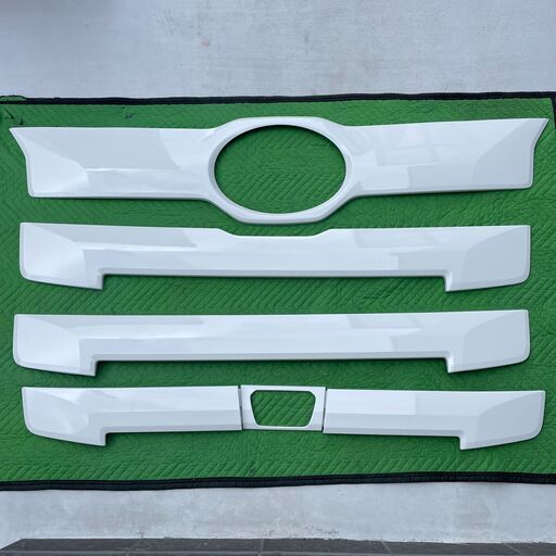 ⭐︎日野純正グリルパーツ　現行17プロフィア　ホワイト⭐︎ 新車外し！美品！