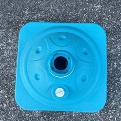 のぼり旗ポールスタンド 注水式　白4つ　青２つ　１つ1000円になります。の画像