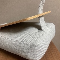 ニトリ　クッション　木製テーブル付 の画像