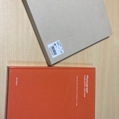 フォトフレームと貼り付けタイプのアルバムの画像