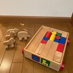木製の積木　動物のコロコロ付き