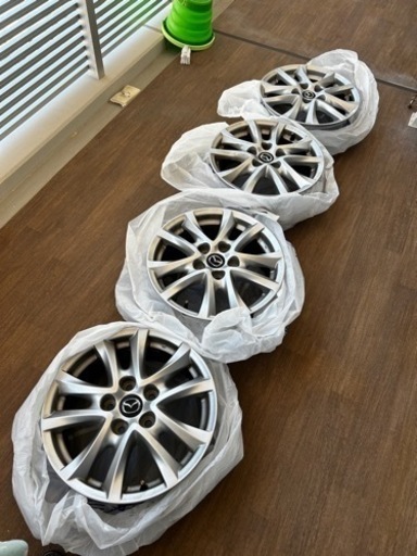 アクセラスポーツ　純正16インチ　ナット付き