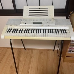 中古　電子ピアノ　留め具なし　付属品などなし
