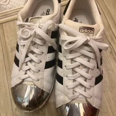adidas limitedの画像