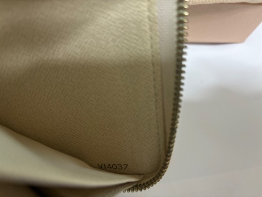 LOUIS VUITTON ダミエアズールラウンドファスナー