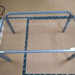 ガラス台テーブル　無料で差し上げます。の画像