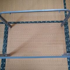 ガラス台テーブル　無料で差し上げます。の画像