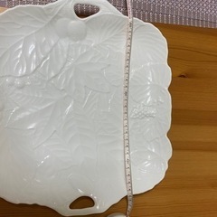 ナルミ　ボーンチャイナ　白いプレート皿の画像