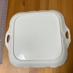 ナルミ　ボーンチャイナ　白いプレート皿の画像