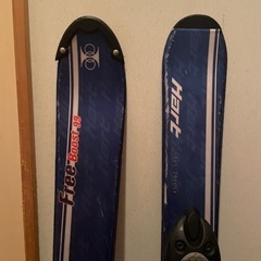 お値下げオッケーです。スキー板　ウィンタースポーツ　左の紺色のみの画像