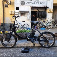 ??　電動自転車　２０インチ　バッテリー　１６ＡＨ　５点　充電器　付き　美品　黒