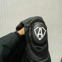 ARLENNESS レザーパンツの画像