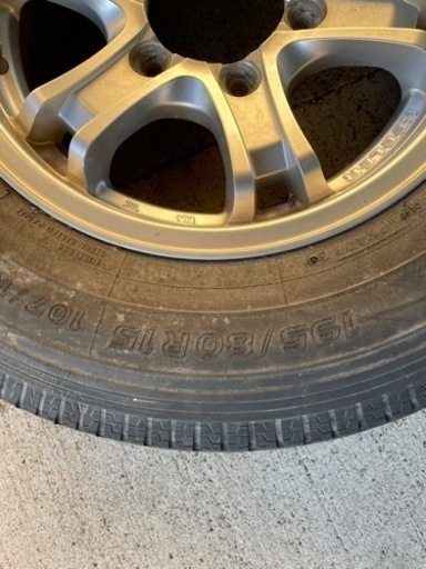 TOYOスタッドレスタイヤ　195/80R15 107/105L