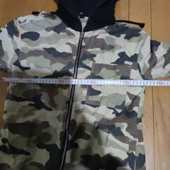 迷彩柄　薄手パーカー　の画像