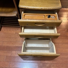木製子供用学習机、差し上げますの画像