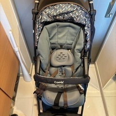 コンビ　ベビーカーの画像