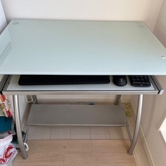 パソコンデスクあげます