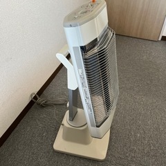 【お譲り先決まりました】遠赤外線ヒーター　ダイキンセラムヒート　中古品　遠赤外線暖房機具の画像