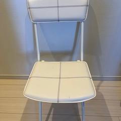 折りたたみ椅子　白の画像