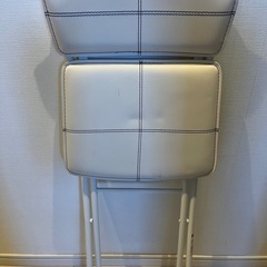 折りたたみ椅子　白の画像