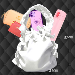 サブバッグ　フリフリフリル　ふわふわボリューム感たっぷりフェミニンバッグの画像