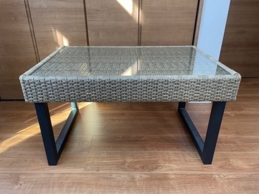 ラタン調ガラステーブル