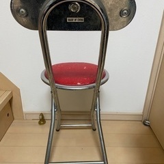 場所をとらない折りたたみ椅子の画像